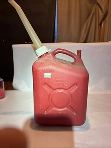 Vintage Jerry Jug by Igloo 2.5 Gallon Hard plastic can - Picture 1 of 7