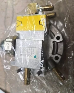 Evinrude Johnson OMC 5001831 Oil Pump 5001505 includes 0445037 Pressure Switch - Picture 1 of 5
