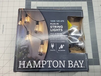 Cadena de luces enchufables Hampton Bay, 11 pies, 10 bombillas de vidrio con fondo plateado Foto 1 de 4