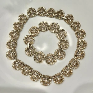 Juego de collar y pulsera de charol Alfred Philippe Design Crown Trifari 1949 - Imagen 1 de 7