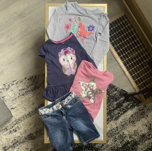 Girls bundle, 3 shirts, 1 jean shorts, size 5, excellent condition - Picture 1 of 7