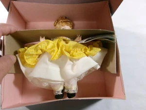 Bambola Vintage Madame Alexander 8" - Piccole Donne - Amy #411 con etichette Org. Scatola - Foto 1 di 6