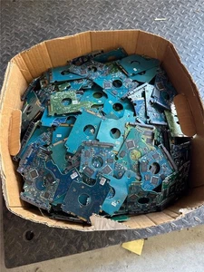 24 lbs of Scrap Hard Drive Boards - Afbeelding 1 van 1