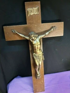 Cruz de pared madera Jesús en la cruz CRUCIFIJO latón cruz croix 50cm alto x 29cm  - Imagen 1 de 10