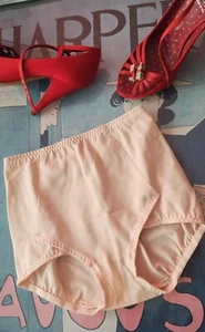 Vintage OLGA TUMMY-ee-BREEF Panty Girdle - MEDIUM - Bild 1 von 4