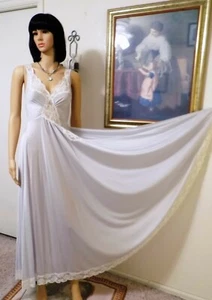 OLGA vintage "Gold Designer Collection" SILVER & LACE Nightgown size Petite - Picture 1 of 10
