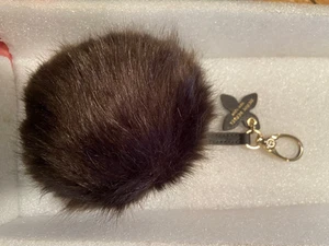 Llavero Henri Bendel New York Marrón Pom Pom Piel Sintética con Correa Usado DMA - Imagen 1 de 8