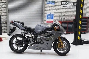 Triumph Daytona 675 - Grey 1:18 Scale Model Motorcycle - Picture 1 of 5