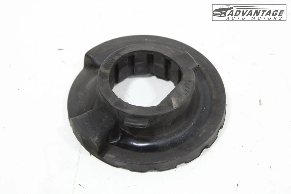 Chevy Equinox 2018-2025 tracción delantera muelle helicoidal trasero montaje inferior asiento aislador OEM Foto 1 de 4