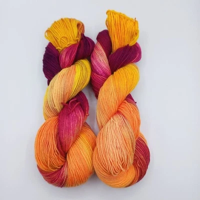 (9,90€/100 g) handgefärbte Sockenwolle 4 fach Färbung Polar Light 22 Neon Farben - Bild 1 von 4