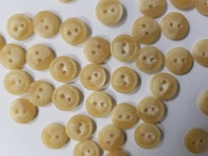 VINTAGE KNÖPFE 12ER SET KLEINE PUPPE BEIGE BRAUN TUZ2569 - Bild 1 von 2
