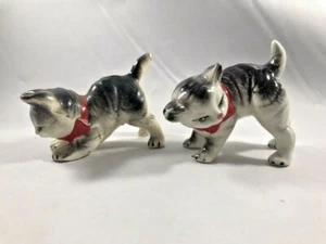 VINTAGE CAT FIGURINES-SET OF 2-DARK GRAY & WHITE WITH RED BOWS ON NECK, JAPAN - Picture 1 of 7