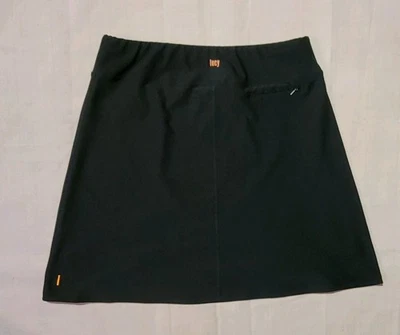 Falda deportiva de golf Lucy Tech negra elástica línea A talla mediana  Foto 1 de 4