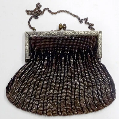 Bolso de Mano Antiguo BOLSO CON CUENTAS Corte Acero Cuentas VICTORIANO ART NOUVEAU Marco Plateado Foto 1 de 4
