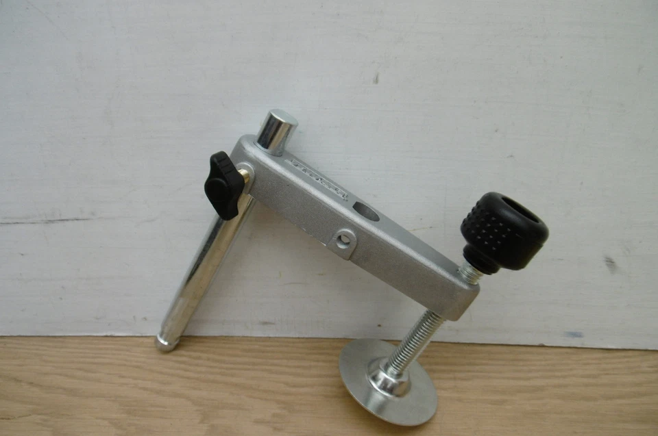 DeWALT N294299 DCS365 DW770 DWS774  VERTICAL HOLD DOWN CLAMP - Image 1 of 1