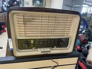 VINTAGE/ANTIQUE TELEFUNKEN GAVOTTE 7 RADIO PLAYS GREAT GERMAN TABLE TOP - Picture 1 of 9