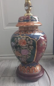 Vtg Table Lamp Oriental Ceramic Ginger Jar Shape Floral Pattern Wooden Base - Picture 1 of 18