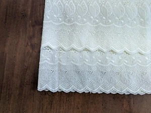 1 Yard/42" 100% Baumwolle "ELFENBEIN Mach Embr ÖSEN mit 2 Seiten Jakobsmuschel Bordüren" BTY NEU - Bild 1 von 7