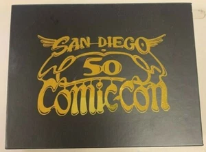 Caja 50 aniversario SDCC Comic Con 2019 con PIN conmemorativo + Pin TOUCAN - Imagen 1 de 5