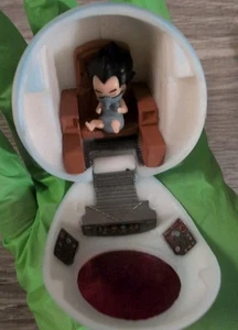 Dragon Ball Z / Super Saiyan Space Ship Pod & Baby Prince Vegeta Figure DBZ READ - Picture 1 of 6