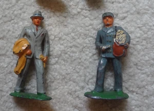 2 Personaggi Vintage Barclay Piombo Giocattolo 3", Postino, Uomo d'affari Treno Passeggero - Foto 1 di 2