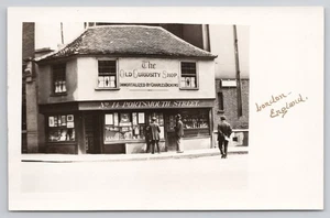 Foto postal de Londres Inglaterra Old Curiosity Shop Charles Dickens RPPC década de 1960 - Imagen 1 de 2