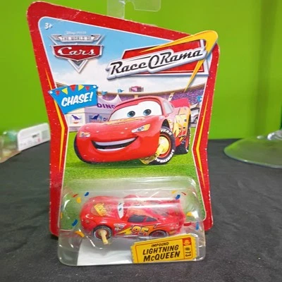 MATTEL ESCALA 1:55 DISNEY RACE O' RAMA IMPOUND LIGHTNING McQUEEN #73 CHASE NUEVO EN PAQUETE Foto 1 de 3