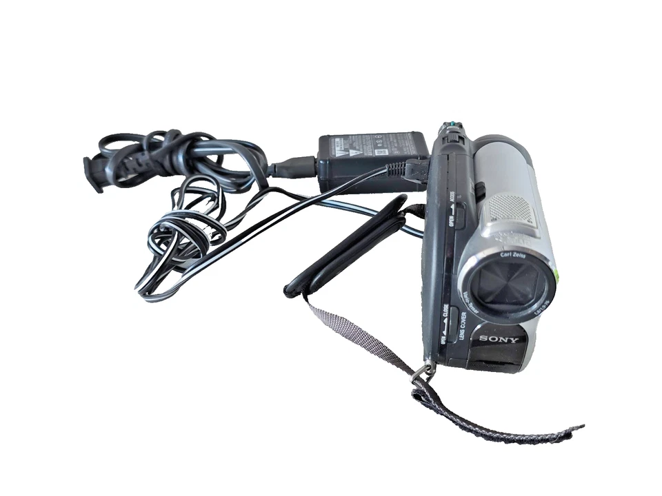 Sony DCR-DVD108 40x Optical Zoom 2.5" LCD Digital Camcorder w/ Charger -UNTESTED - Image 1 of 4
