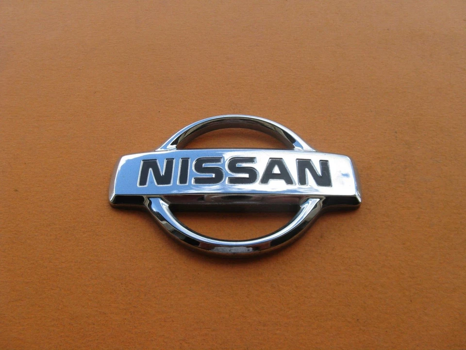 98 99 00 01 NISSAN ALTIMA TAPA TRASERA CROMO EMBLEMA LOGOTIPO INSIGNIA SIGNO SÍMBOLO A37542 Foto 1 de 3