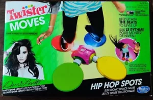Demi Lovato Twister Moves Hip Hop Spots Juego de Baile Electrónico de Hasbro (OpenBox) - Imagen 1 de 2