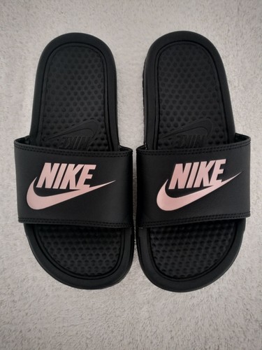 Sandalo da donna Nike Benassi Just Do It nero oro rosa US taglia 5