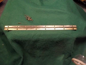 Antigua bisagra de tapa de fonógrafo - 15 1/2 pulgadas con tornillos - Imagen 1 de 1