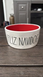 Rae Dunn FELIZ NAVIDOG Perro Cuenco Cerámica RojoBlanco Navidad Vacaciones Mascotas Plato Usado - Imagen 1 de 3