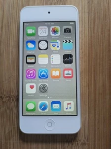 Apple iPod Touch 5th generation 32GB White Silver A1421 - TESTED Grade C - Picture 1 of 6
