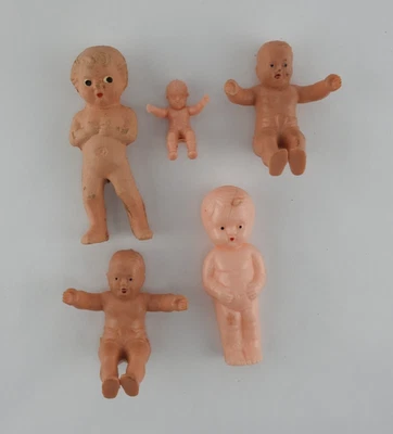 Lote De 5 Muñecas Bebé De Plástico De Colección Tamaños Mixtos Materiales Mini Muñecas Set Foto 1 de 4