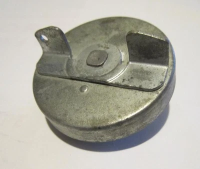 64-65-66-67-68-69-70-CHEVY-BUICK-SATELLITE-OLDS-CADILLAC-PONTIAC-FORD GAS CAP - Image 1 of 3