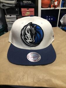Dallas Mavericks Mitchell & Ness NBA CLASSIC Solid Snapback Hat - White