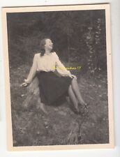 Foto junges hübsches Mädchen i. eleganter weißer Bluse Strümpfe sweety Girl 1946