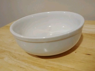 Tazón de sopa de cereal cupé de porcelana blanca Crate & Barrel Culinary Arts 6 3/4" Foto 1 de 4