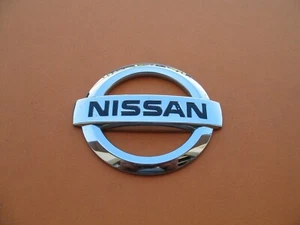 07 08 09 10 11 12 EMBLEMA TAPA TRASERA NISSAN SENTRA LOGOTIPO INSIGNIA SÍMBOLO FABRICANTE DE EQUIPOS ORIGINALES A4273 - Imagen 1 de 3