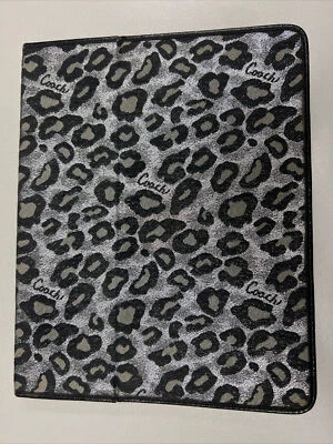 SOPORTE ESTUCHE COACH NEGRO/PLATEADO LOGOTIPO FIRMA LEOPARDO 1, 2, 3, 4 Foto 1 de 4