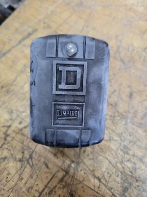 SQUARE D #9013FHG19M1XZ22 PRESSURE SWITCH SINGLE PORT W/ ON-OFF LEVER ~ USED - Image 1 of 4