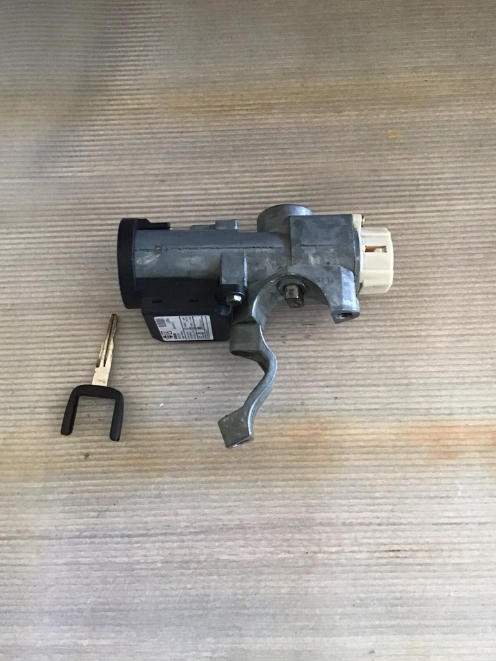 OEM 1999-2004 Nissan Pathfinder Maxima Ignition Switch 1 Key w/Immobilizer - Image 1 of 4