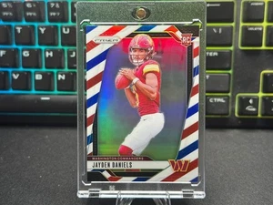 2024 Panini Prizm - Rookies Jayden Daniels #347 Red White & Blue Prizm (RC) - Bild 1 von 3