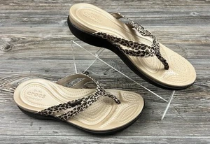 Crocs Capri Women’s 10 Leopard Print Strappy Flip Flop Sandals NEW Summer Beachy - Picture 1 of 9