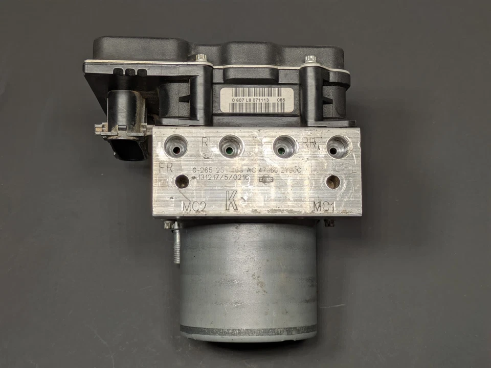 Unidad de módulo de bomba de freno antibloqueo Nissan Máxima ABS 2011-2014 47660-ZY90C OEM Foto 1 de 4