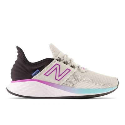 New Balance Mujer Talla 6.5 Fresh Foam Roav Gris Rosa Zapatos para Correr Tenis NUEVO Foto 1 de 4