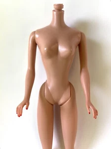 Vintage Barbie only body 1961 #5- or first-year Bubble Cut - Picture 1 of 8