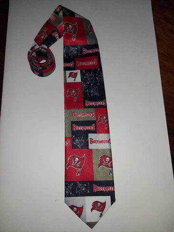 Vintage 2003 Tampa Bay Buccaneers NFL Football Ralph Marlin Block Play Neck Tie Cover
