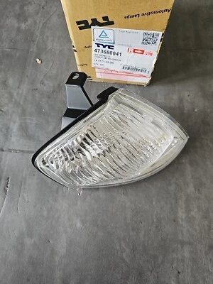 Indicador delantero TYC con enchufe lado derecho se adapta a MAZDA 323 1998-2000 Foto 1 de 4